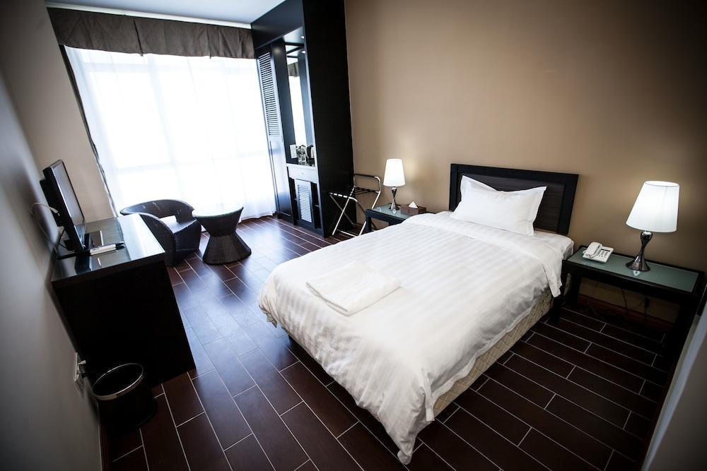 Putatan Platinum Hotel Кота Кинабалу Екстериор снимка
