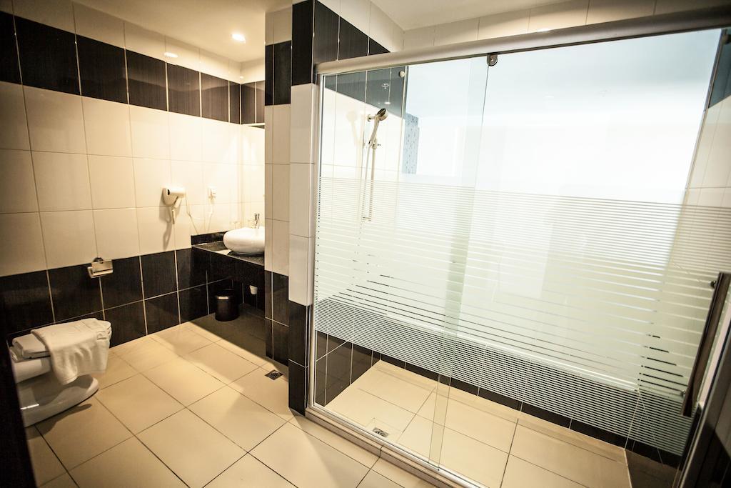 Putatan Platinum Hotel Кота Кинабалу Екстериор снимка