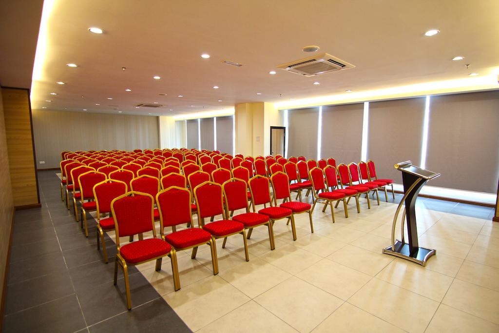 Putatan Platinum Hotel Кота Кинабалу Екстериор снимка