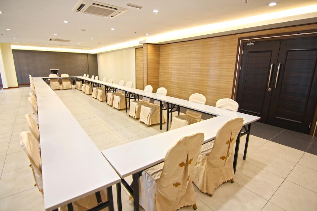 Putatan Platinum Hotel Кота Кинабалу Екстериор снимка
